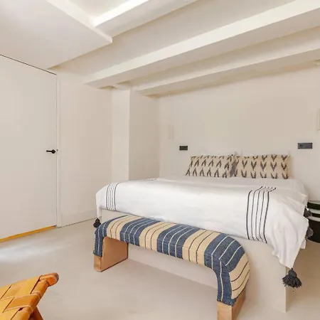 Canal In The Center Of Apartment *